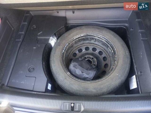 Синий Фольксваген Пассат, объемом двигателя 1.97 л и пробегом 302 тыс. км за 12200 $, фото 13 на Automoto.ua