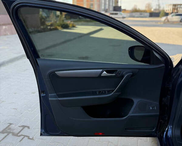 Синий Фольксваген Пассат, объемом двигателя 2 л и пробегом 264 тыс. км за 11099 $, фото 18 на Automoto.ua