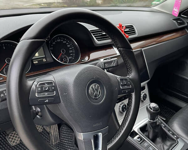 Синий Фольксваген Пассат, объемом двигателя 2 л и пробегом 330 тыс. км за 12300 $, фото 14 на Automoto.ua