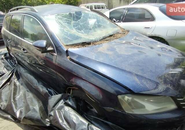 Синий Фольксваген Пассат, объемом двигателя 1.6 л и пробегом 220 тыс. км за 5800 $, фото 5 на Automoto.ua