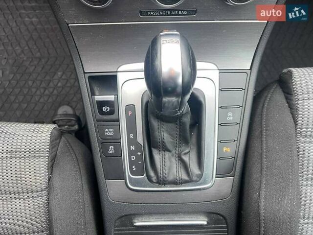 Синий Фольксваген Пассат, объемом двигателя 1.6 л и пробегом 235 тыс. км за 9990 $, фото 22 на Automoto.ua