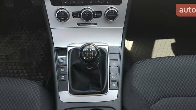 Синий Фольксваген Пассат, объемом двигателя 1.6 л и пробегом 279 тыс. км за 8700 $, фото 10 на Automoto.ua