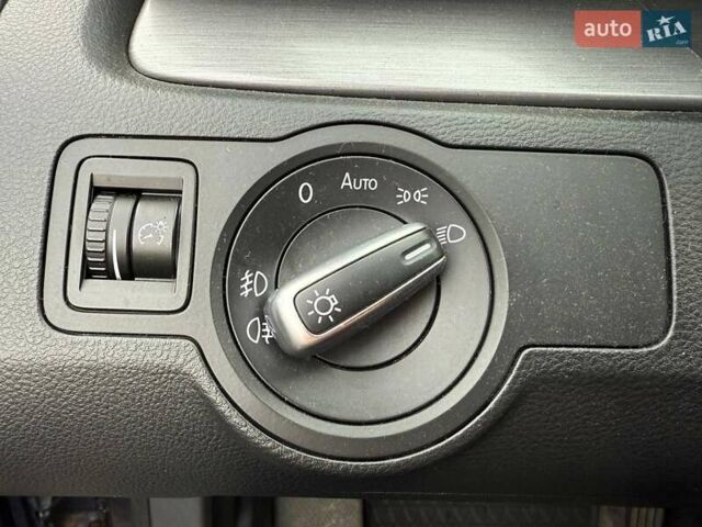 Синий Фольксваген Пассат, объемом двигателя 1.6 л и пробегом 235 тыс. км за 9990 $, фото 15 на Automoto.ua