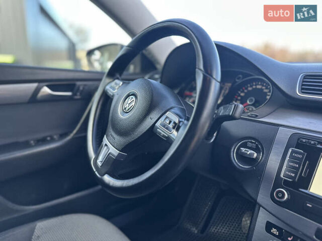 Синий Фольксваген Пассат, объемом двигателя 2 л и пробегом 272 тыс. км за 10350 $, фото 50 на Automoto.ua