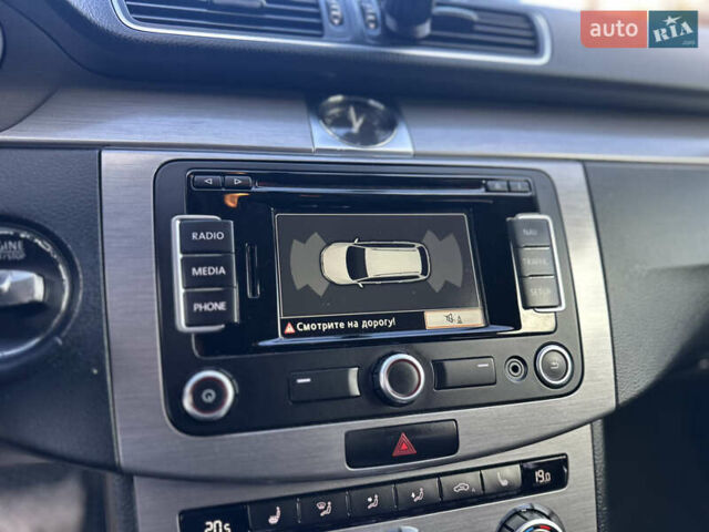 Синий Фольксваген Пассат, объемом двигателя 2 л и пробегом 272 тыс. км за 10350 $, фото 43 на Automoto.ua