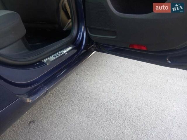 Синий Фольксваген Пассат, объемом двигателя 1.97 л и пробегом 302 тыс. км за 12200 $, фото 15 на Automoto.ua