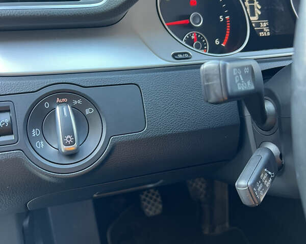 Синий Фольксваген Пассат, объемом двигателя 1.97 л и пробегом 239 тыс. км за 12100 $, фото 11 на Automoto.ua