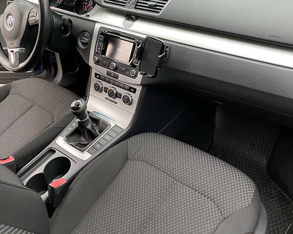 Синий Фольксваген Пассат, объемом двигателя 1.97 л и пробегом 288 тыс. км за 9800 $, фото 16 на Automoto.ua