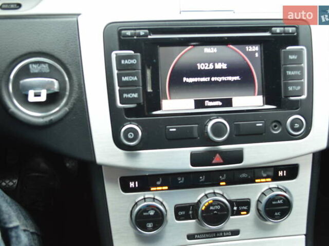 Синий Фольксваген Пассат, объемом двигателя 1.6 л и пробегом 248 тыс. км за 7800 $, фото 25 на Automoto.ua