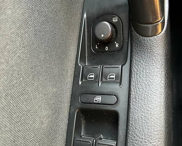 Синий Фольксваген Пассат, объемом двигателя 1.6 л и пробегом 277 тыс. км за 9950 $, фото 22 на Automoto.ua