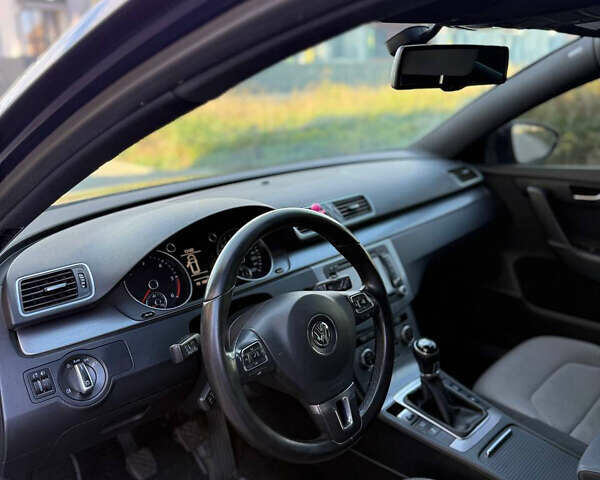 Синий Фольксваген Пассат, объемом двигателя 2 л и пробегом 264 тыс. км за 11099 $, фото 19 на Automoto.ua