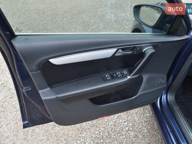 Синий Фольксваген Пассат, объемом двигателя 1.6 л и пробегом 248 тыс. км за 7800 $, фото 7 на Automoto.ua