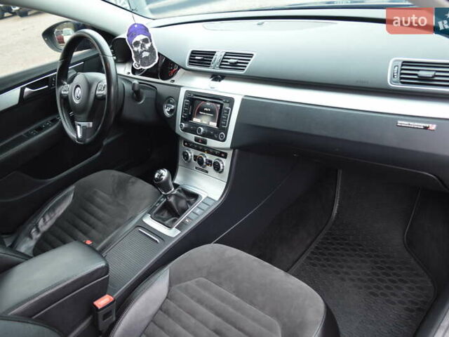 Синий Фольксваген Пассат, объемом двигателя 1.6 л и пробегом 248 тыс. км за 7800 $, фото 21 на Automoto.ua