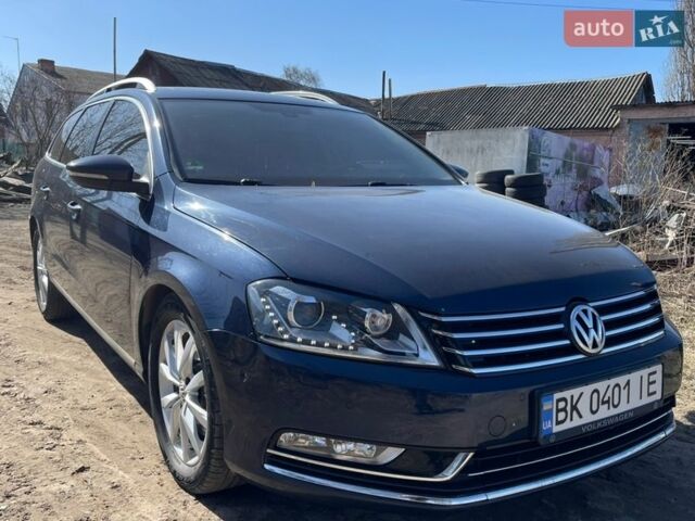 Синий Фольксваген Пассат, объемом двигателя 2 л и пробегом 334 тыс. км за 11700 $, фото 1 на Automoto.ua