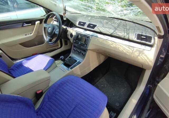 Синий Фольксваген Пассат, объемом двигателя 1.6 л и пробегом 220 тыс. км за 5800 $, фото 1 на Automoto.ua