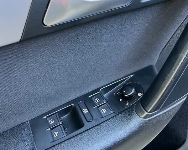 Синий Фольксваген Пассат, объемом двигателя 1.97 л и пробегом 239 тыс. км за 12100 $, фото 12 на Automoto.ua