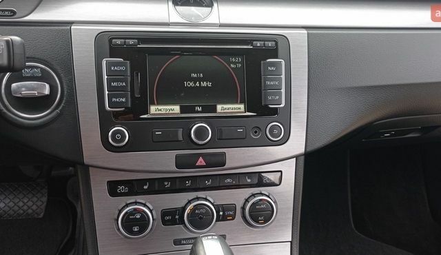 Синий Фольксваген Пассат, объемом двигателя 1.97 л и пробегом 220 тыс. км за 11200 $, фото 15 на Automoto.ua