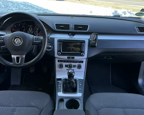 Синий Фольксваген Пассат, объемом двигателя 1.97 л и пробегом 239 тыс. км за 12100 $, фото 8 на Automoto.ua