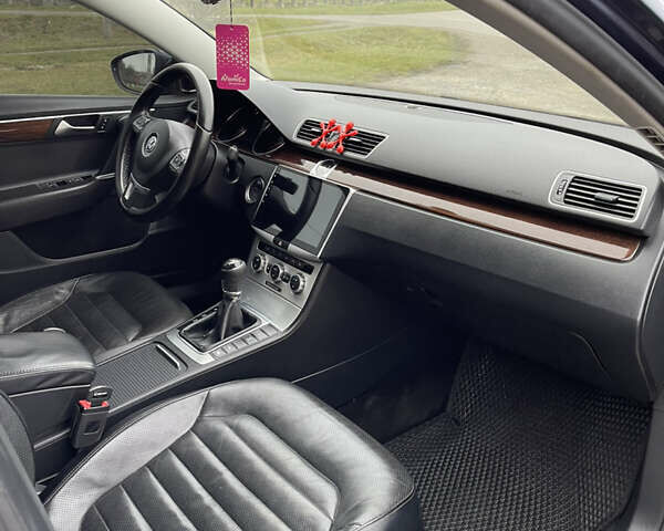 Синий Фольксваген Пассат, объемом двигателя 2 л и пробегом 330 тыс. км за 12300 $, фото 7 на Automoto.ua