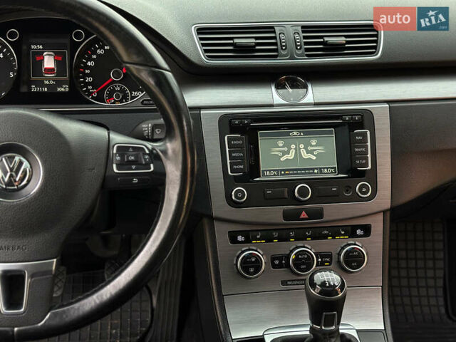 Синий Фольксваген Пассат, объемом двигателя 1.6 л и пробегом 227 тыс. км за 9500 $, фото 28 на Automoto.ua