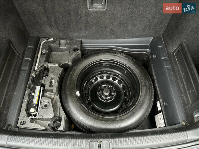 Синий Фольксваген Пассат, объемом двигателя 1.6 л и пробегом 227 тыс. км за 9500 $, фото 40 на Automoto.ua