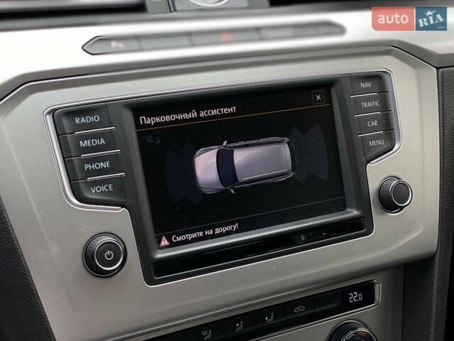 Синий Фольксваген Пассат, объемом двигателя 1.6 л и пробегом 298 тыс. км за 11500 $, фото 18 на Automoto.ua