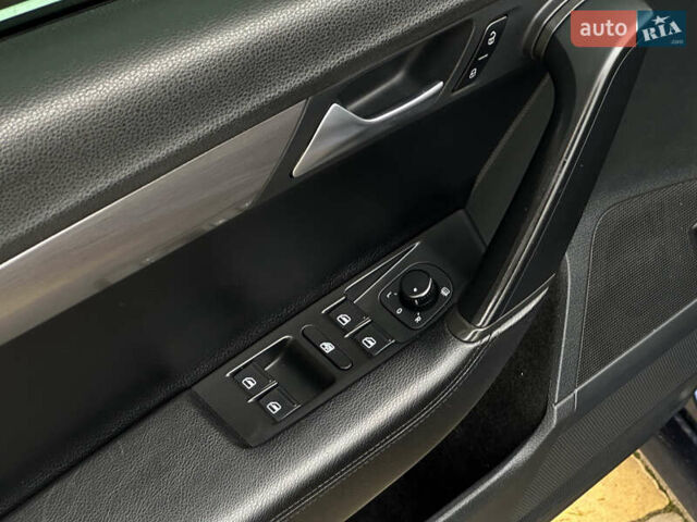 Синий Фольксваген Пассат, объемом двигателя 1.6 л и пробегом 227 тыс. км за 9500 $, фото 42 на Automoto.ua