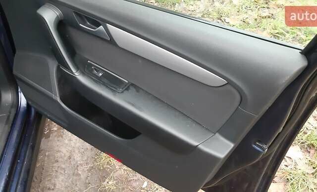 Синий Фольксваген Пассат, объемом двигателя 1.39 л и пробегом 208 тыс. км за 10700 $, фото 14 на Automoto.ua