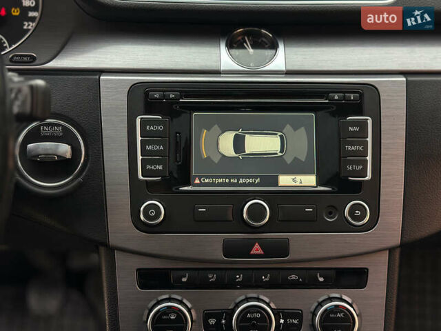 Синий Фольксваген Пассат, объемом двигателя 1.6 л и пробегом 227 тыс. км за 9500 $, фото 29 на Automoto.ua