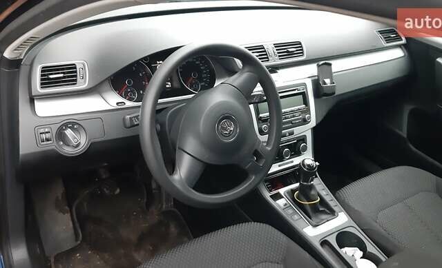 Синий Фольксваген Пассат, объемом двигателя 1.39 л и пробегом 208 тыс. км за 10700 $, фото 9 на Automoto.ua