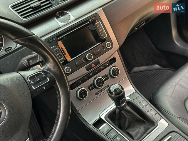 Синий Фольксваген Пассат, объемом двигателя 1.6 л и пробегом 227 тыс. км за 9500 $, фото 27 на Automoto.ua