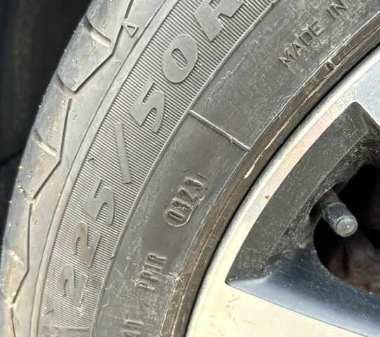 Синий Фольксваген Пассат, объемом двигателя 1.6 л и пробегом 230 тыс. км за 12000 $, фото 6 на Automoto.ua