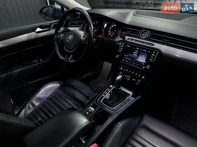 Синий Фольксваген Пассат, объемом двигателя 2 л и пробегом 230 тыс. км за 17900 $, фото 11 на Automoto.ua