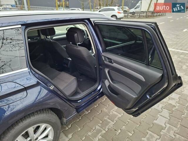 Синий Фольксваген Пассат, объемом двигателя 2 л и пробегом 319 тыс. км за 12200 $, фото 12 на Automoto.ua