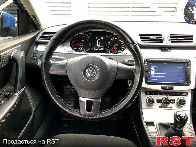 Синій Фольксваген Пассат, об'ємом двигуна 2 л та пробігом 221 тис. км за 11000 $, фото 4 на Automoto.ua