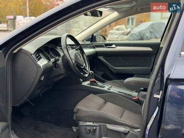 Синий Фольксваген Пассат, объемом двигателя 1.8 л и пробегом 238 тыс. км за 15790 $, фото 17 на Automoto.ua