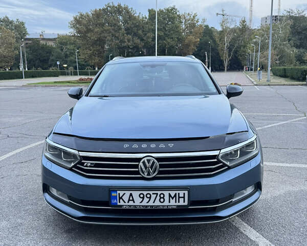 Синий Фольксваген Пассат, объемом двигателя 1.97 л и пробегом 348 тыс. км за 12499 $, фото 1 на Automoto.ua