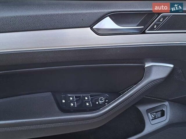 Синій Фольксваген Пассат, об'ємом двигуна 1.97 л та пробігом 270 тис. км за 14400 $, фото 36 на Automoto.ua