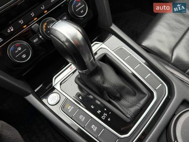 Синий Фольксваген Пассат, объемом двигателя 1.97 л и пробегом 208 тыс. км за 15999 $, фото 50 на Automoto.ua