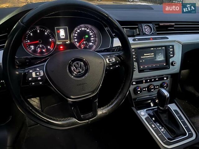 Синій Фольксваген Пассат, об'ємом двигуна 1.6 л та пробігом 244 тис. км за 13200 $, фото 10 на Automoto.ua