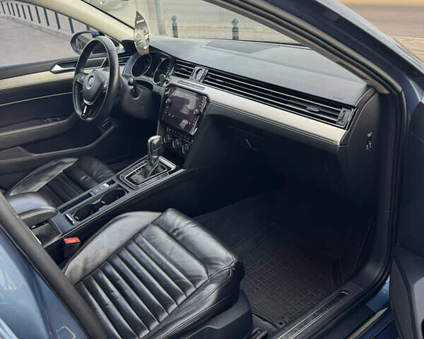 Синий Фольксваген Пассат, объемом двигателя 1.97 л и пробегом 348 тыс. км за 12499 $, фото 20 на Automoto.ua