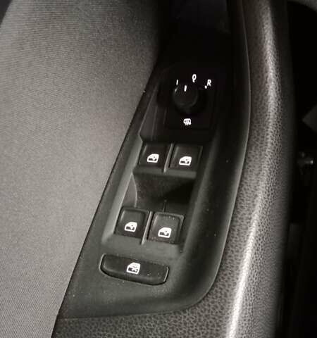 Синій Фольксваген Пассат, об'ємом двигуна 1.97 л та пробігом 264 тис. км за 18500 $, фото 19 на Automoto.ua