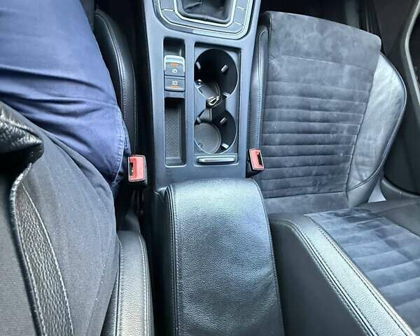 Синій Фольксваген Пассат, об'ємом двигуна 2 л та пробігом 233 тис. км за 15800 $, фото 19 на Automoto.ua