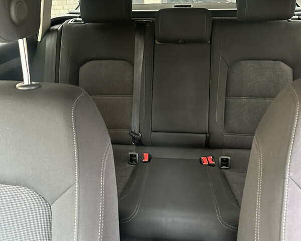 Синий Фольксваген Пассат, объемом двигателя 1.6 л и пробегом 286 тыс. км за 12800 $, фото 11 на Automoto.ua