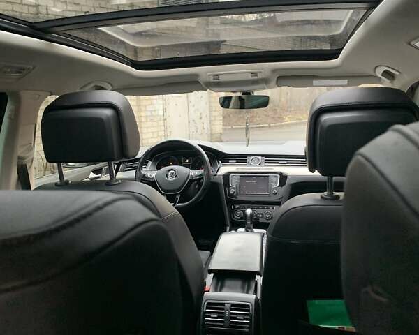 Синий Фольксваген Пассат, объемом двигателя 1.97 л и пробегом 317 тыс. км за 14000 $, фото 7 на Automoto.ua