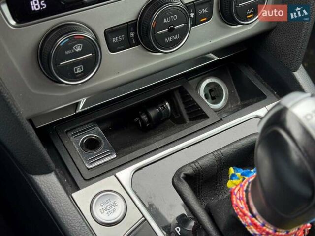 Синий Фольксваген Пассат, объемом двигателя 1.8 л и пробегом 238 тыс. км за 15790 $, фото 28 на Automoto.ua