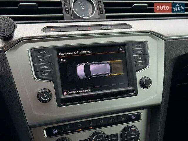 Синий Фольксваген Пассат, объемом двигателя 1.8 л и пробегом 238 тыс. км за 15790 $, фото 29 на Automoto.ua