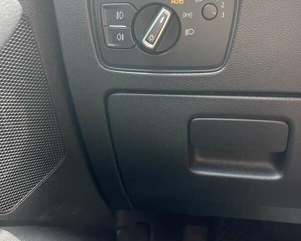 Синий Фольксваген Пассат, объемом двигателя 1.8 л и пробегом 269 тыс. км за 14300 $, фото 16 на Automoto.ua