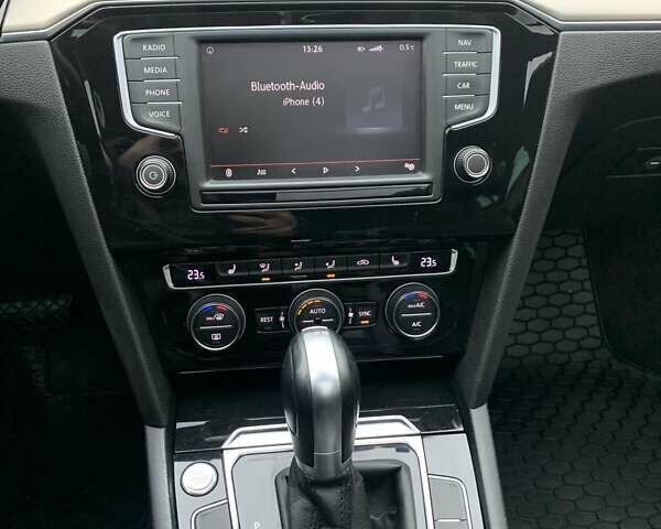 Синий Фольксваген Пассат, объемом двигателя 1.97 л и пробегом 317 тыс. км за 14000 $, фото 11 на Automoto.ua