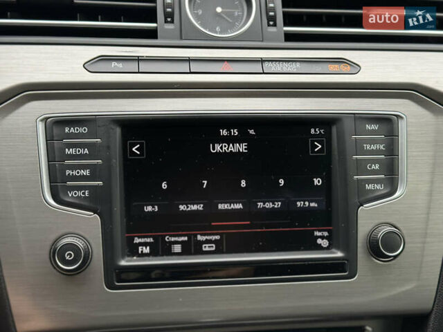 Синій Фольксваген Пассат, об'ємом двигуна 2 л та пробігом 287 тис. км за 15900 $, фото 91 на Automoto.ua